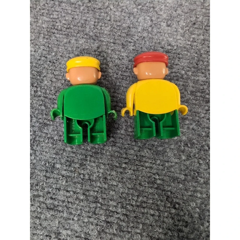 (2) Lego DUPLO Replacement Zoo Employee Figures Green & Yellow 4555